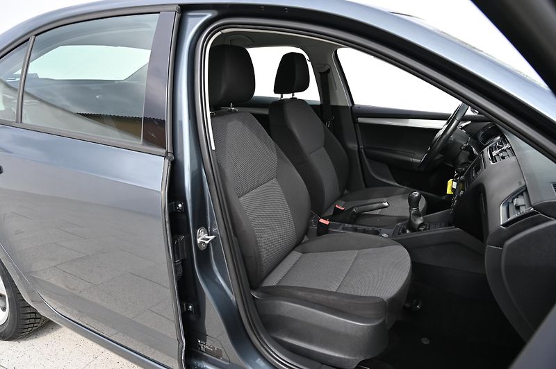 Škoda Octavia 1.6TDI 66KW Active 8/2015 - fotka 21 z 28