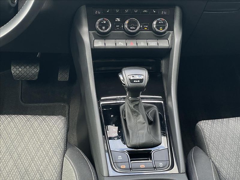 Škoda Karoq 2,0 TDI 4x4 DSG Style Plus LED - fotka 13 z 24
