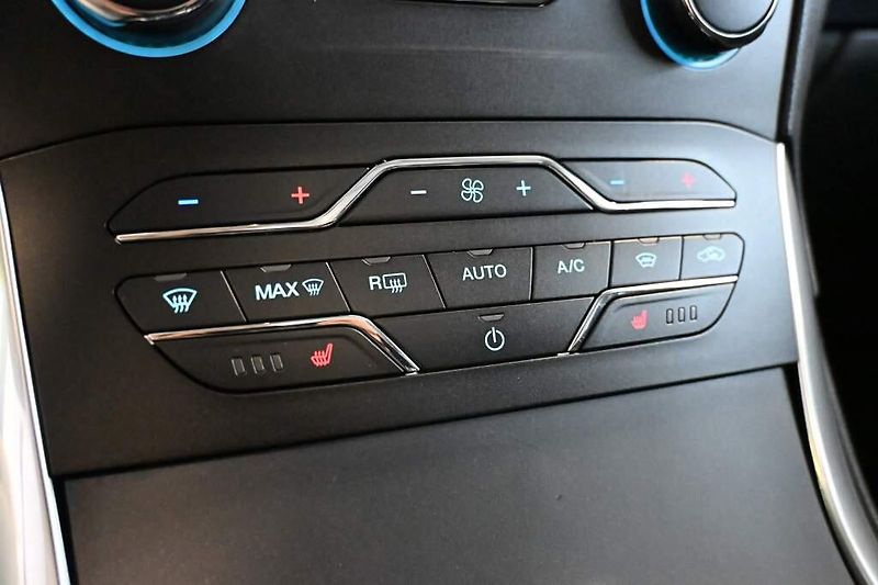 Ford S-MAX (2019) 2.0 TITANIUM LED Kamera ECOBLU - fotka 18 z 35