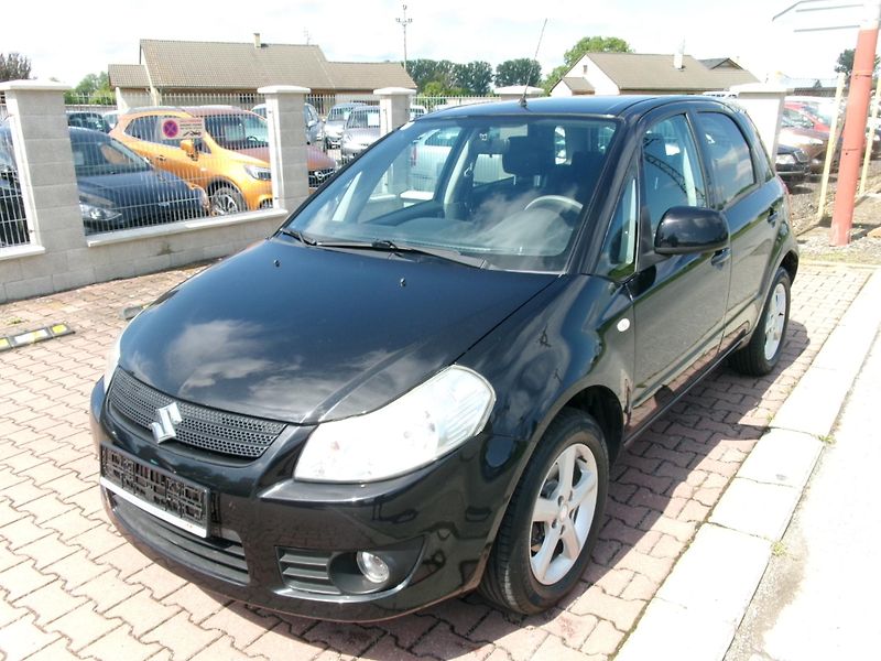 Suzuki SX4 (2007) 1,6i KLIMA VÝHŘEV - fotka 1 z 26