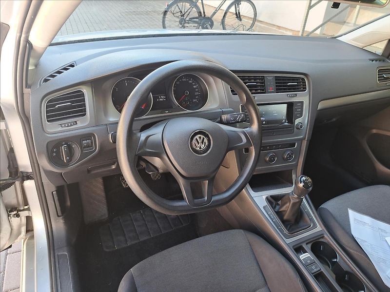 Volkswagen Golf 1,6 TDI Variant - fotka 18 z 45