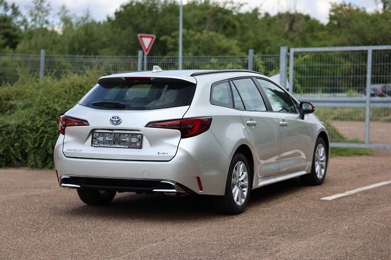 Toyota Corolla TS 1.8. Hybrid Comfort Tech - - fotka 3 z 24