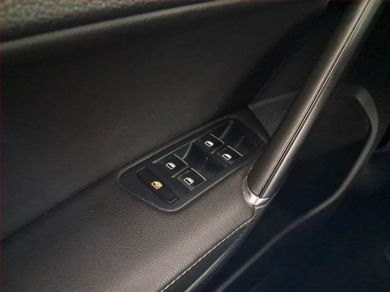 Volkswagen Golf (2015) 1.6 TDI, Kůže, Tempomat - fotka 19 z 19