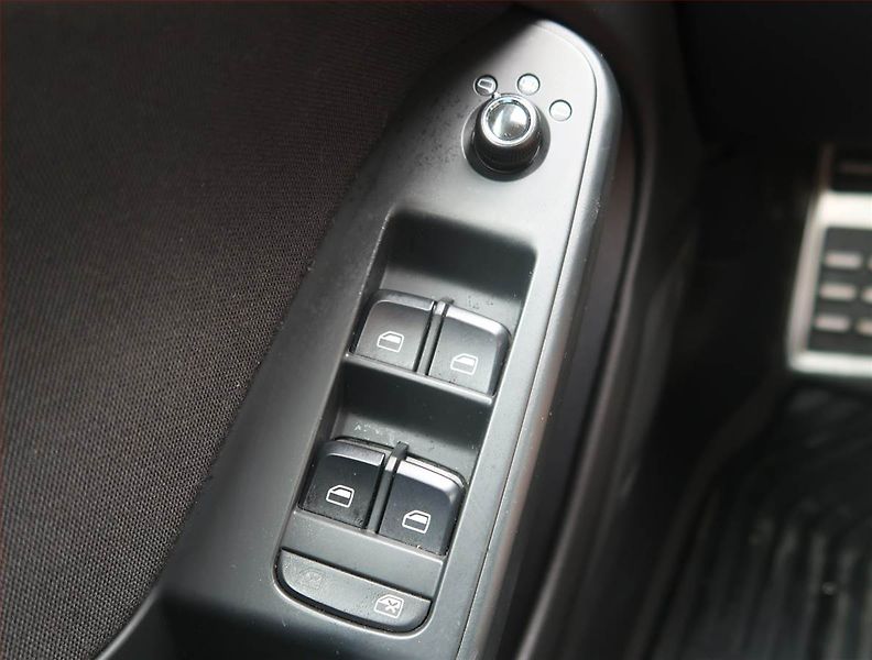 Audi A4 (2010) 3.0 TDI, 4X4, Automat - fotka 18 z 19