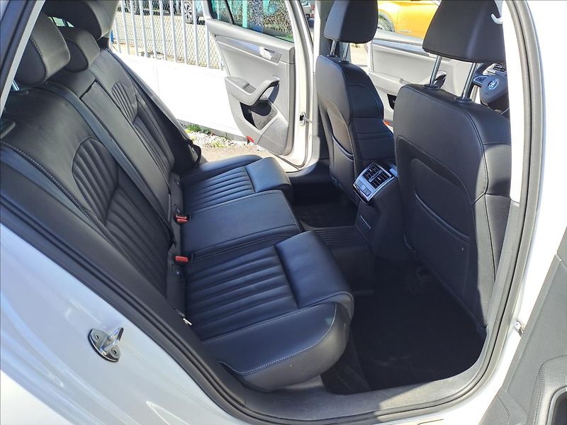 Škoda Superb 2,0 TDI DSG 4x4 - fotka 7 z 22