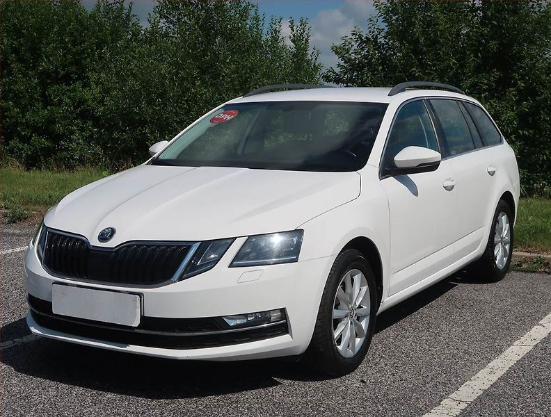 Škoda Octavia (2017) 1.6 TDI, Tempomat - fotka 2 z 16