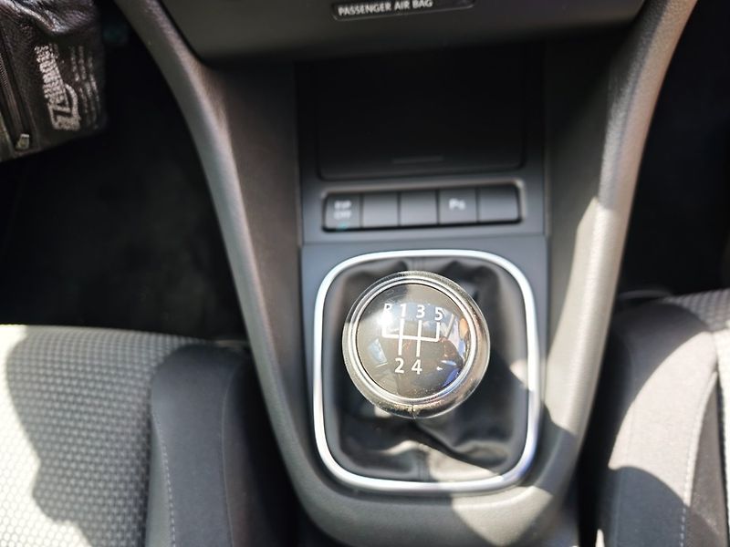 Volkswagen Golf (2010) 1,6 i 75 KW Comfort - fotka 27 z 33