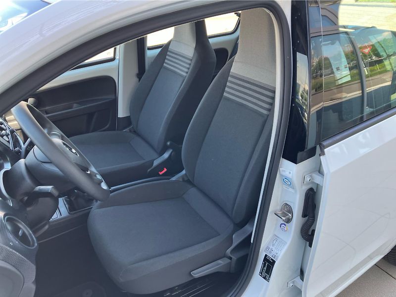 Volkswagen up! 1.0 MPI 48 kW KLIMA - fotka 23 z 30