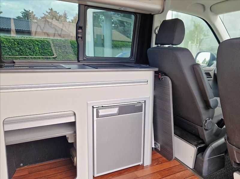 Volkswagen T6.1 2,0 TDI CAMPING VESTAVBA 4MÍST - fotka 18 z 41