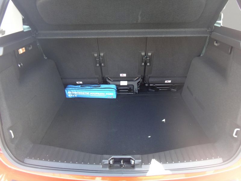 Ford C-MAX (2019) Titanium 1.0EcoBoost 92kW/125k - fotka 17 z 19