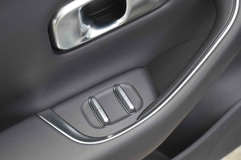 Leapmotor C10 se nabízí jako elektromobil i jako vůz s prodlužovačem dojezdu.