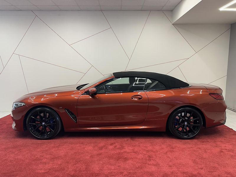BMW Řada 8 (2018) M850i Cabrio HUD*B&W*360*MASÁŽ - fotka 4 z 21