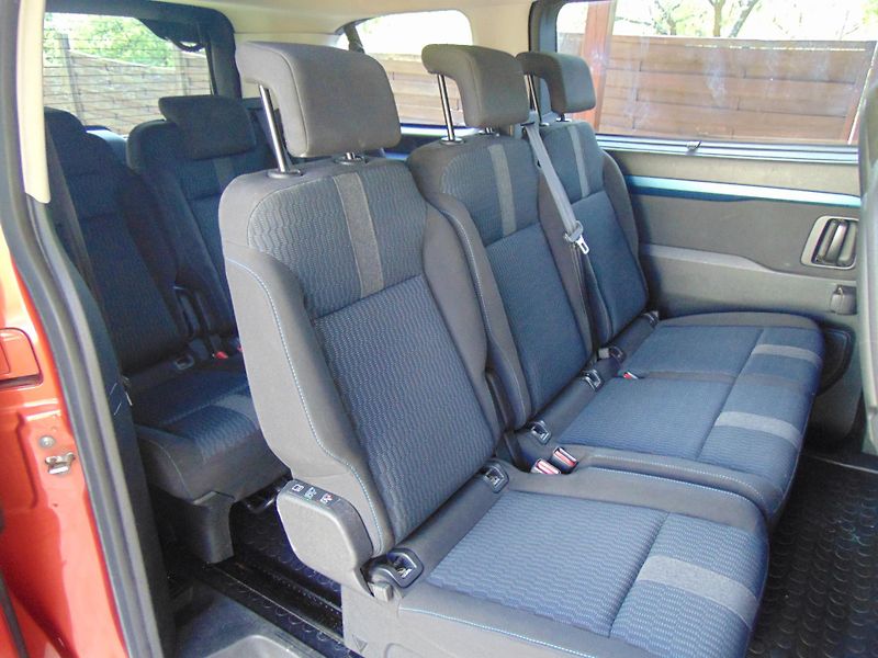 Peugeot Traveller (2020) 2.0HDi 8míst 1.maj.ČR nová STK - fotka 10 z 15