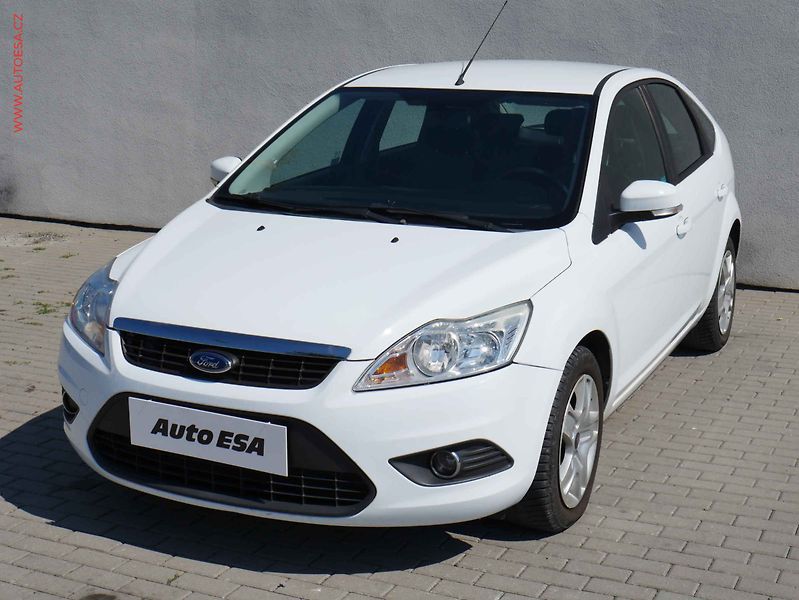 Ford Focus (2011) 1.6 TDCi, ČR, AC, park.asist - fotka 3 z 14