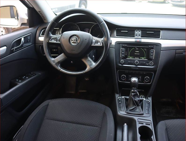 Škoda Superb (2014) 2.0 TDI, 4X4, Navi, Xenony - fotka 7 z 17