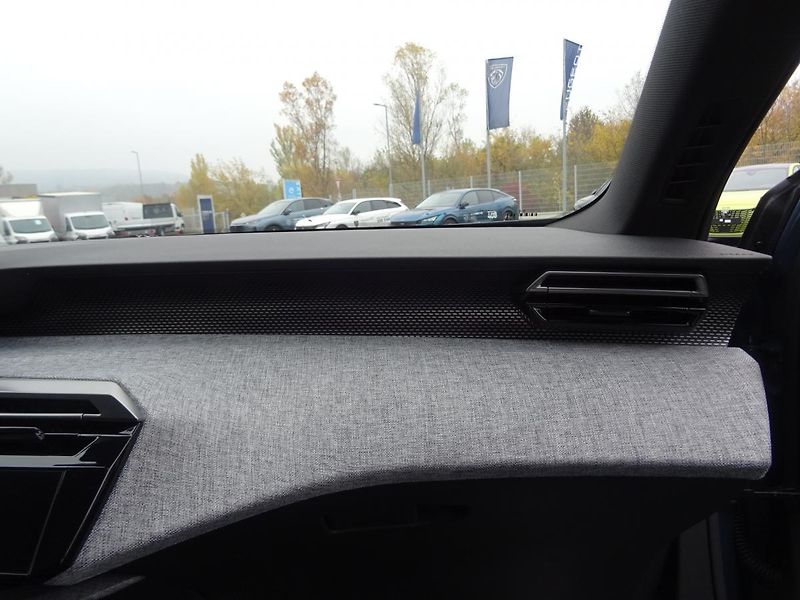 Peugeot 5008 (2024) e-GT 157 kW/210k (Bat. 73kWh) - fotka 38 z 60