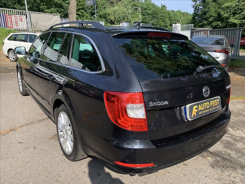 Škoda Superb 2,0 TDI DSG - fotka 7 z 19