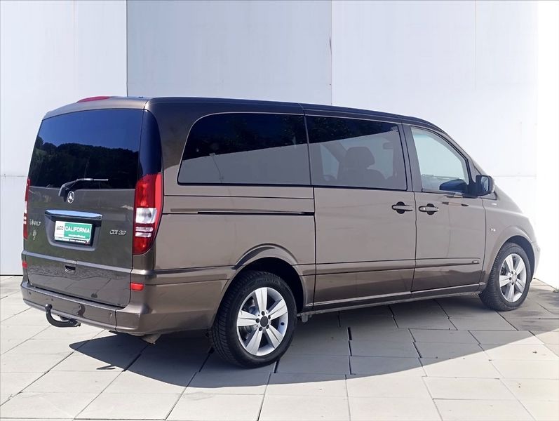 Mercedes-Benz Viano 3,0 CDi Automat SPANÍ 7míst - fotka 6 z 31