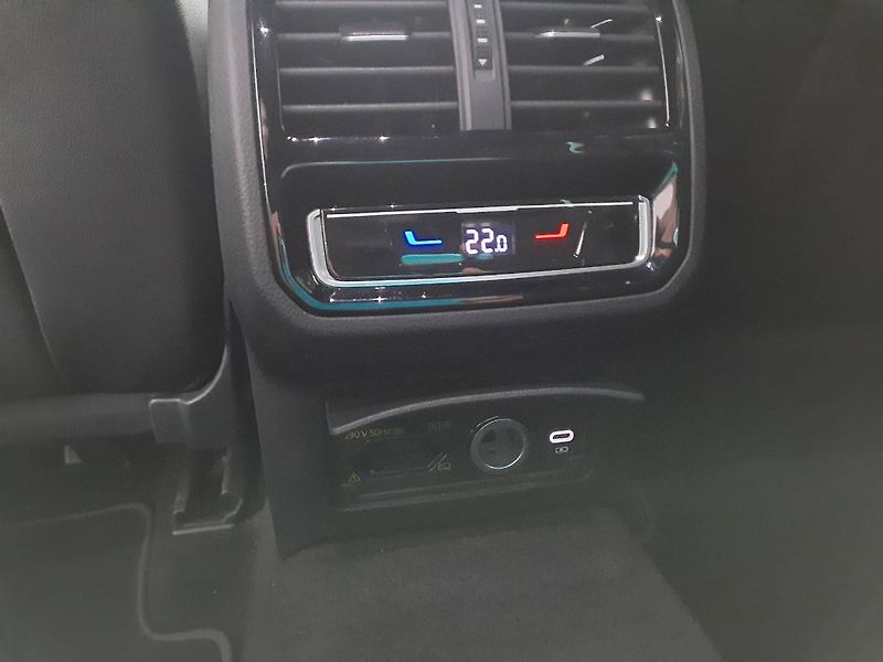 Volkswagen Passat (2023) 2.0 TDI 4Motion (147kW/200k) D - fotka 22 z 26
