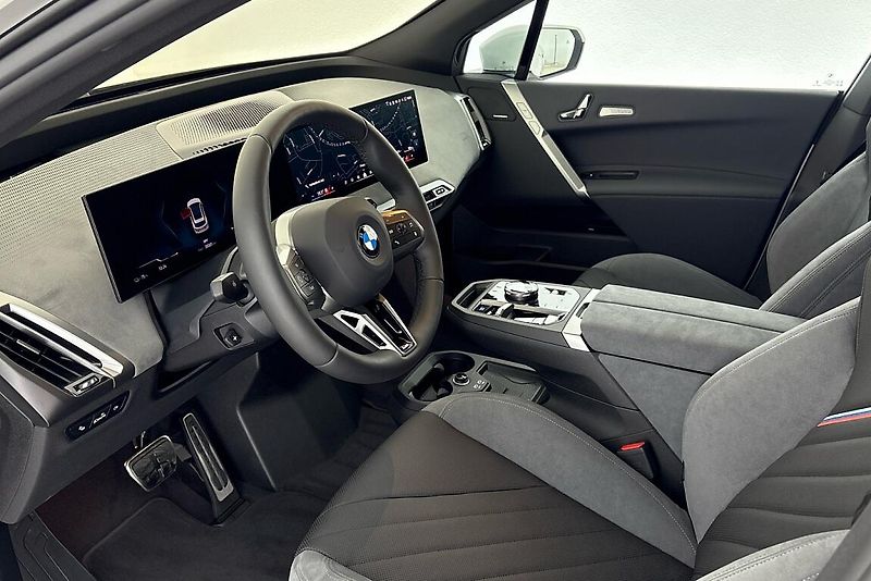 BMW iX xDrive45 - fotka 6 z 24
