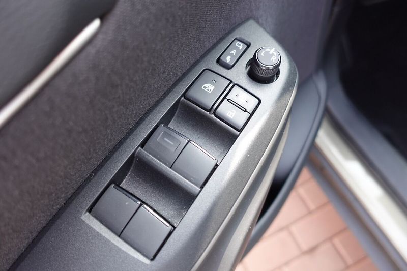 Toyota Yaris Cross 1.5TNGA 125 - 1 CVT Comfort Te - fotka 10 z 31