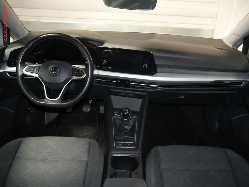 Volkswagen Golf (2021) 1.5 TSi, 2.maj,ČR, LED, park - fotka 8 z 20