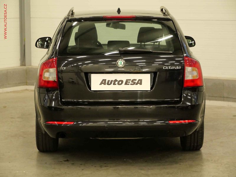 Škoda Octavia (2010) 1.6 TDi, 1.maj, Výhř.sed. - fotka 5 z 17
