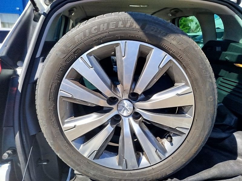 Peugeot 3008 ALLURE 2.0HDi 150 MAN6 - fotka 30 z 31