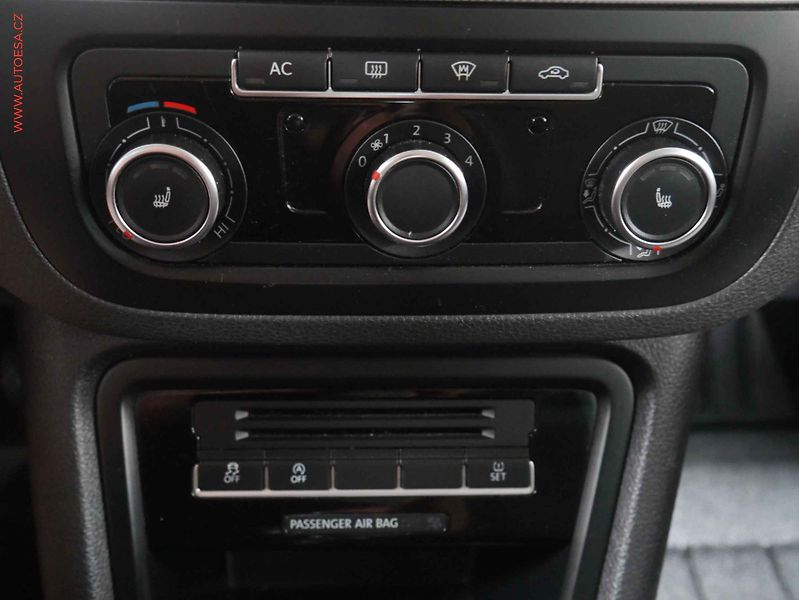 Volkswagen Sharan (2011) 2.0 TDi, AC, výhřev sed - fotka 18 z 20