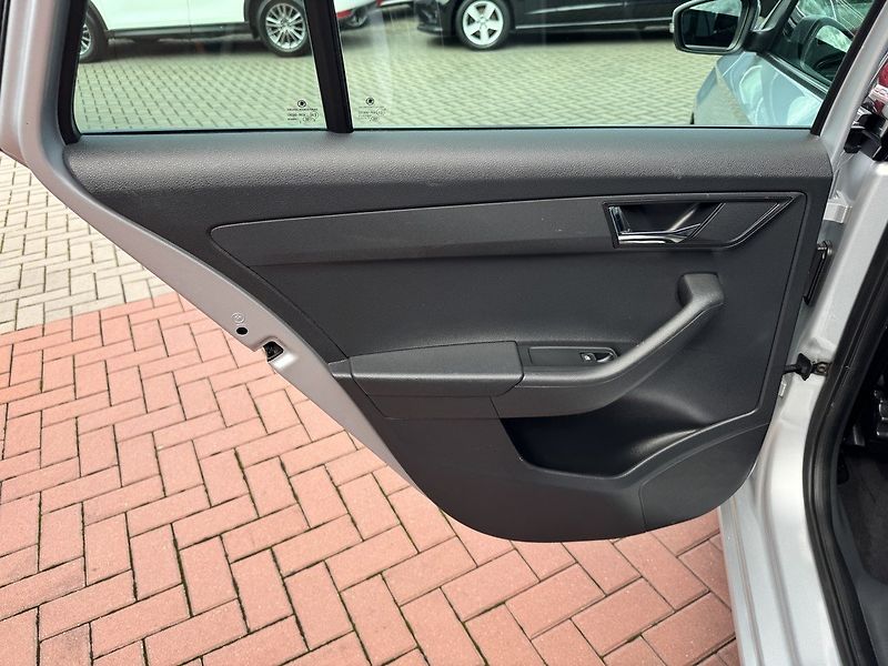 Škoda Fabia (2016) 1.2TSi Joy Navi Digi Klima - fotka 23 z 48