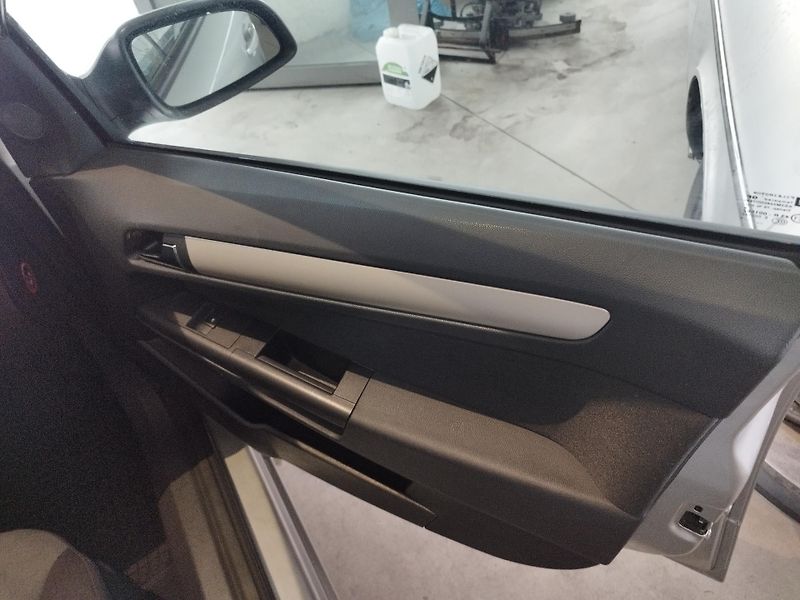 Opel Astra (2008) 1.6i,85kW,KLIM. - fotka 9 z 25