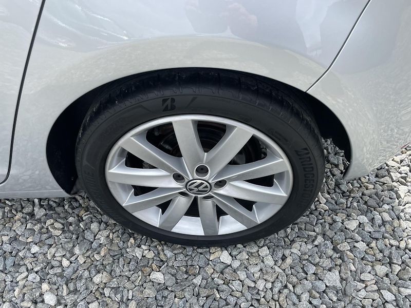 Volkswagen Golf 1.6TDi 105PS  6 HIGHLINE TOP!! - fotka 37 z 176