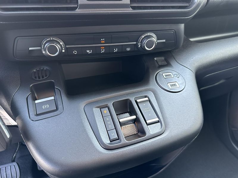 Toyota ProAce City Verso (2026) 1.5D-8A/T - LONG 7S BUSINESS - fotka 11 z 26