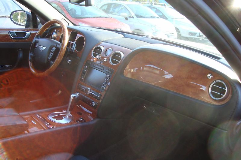 Bentley Continental Flying Spur (2006) 6.0 V12 TwinTurbo - fotka 30 z 54