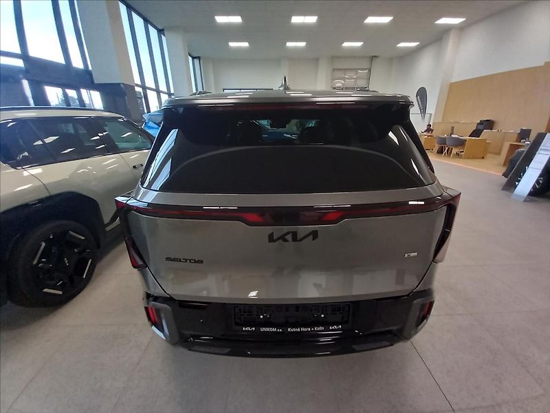 Kia Seltos 1,6 T-GDi 4x2 7DCT X-LINE - fotka 4 z 6