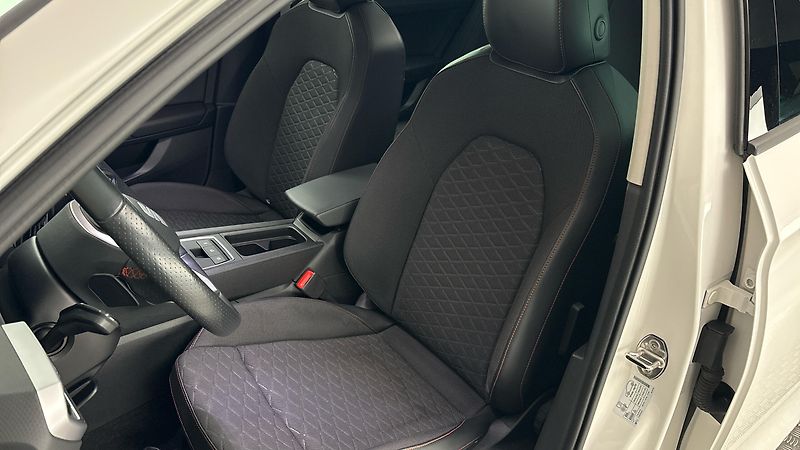 Seat Leon 2.0 TDI DSG FR Sportstourer - fotka 15 z 27