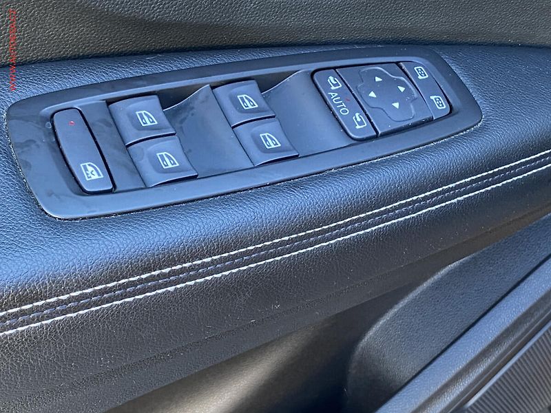 Renault Scénic (2017) 1.2TCe, Intense, navi, +ALU - fotka 11 z 17