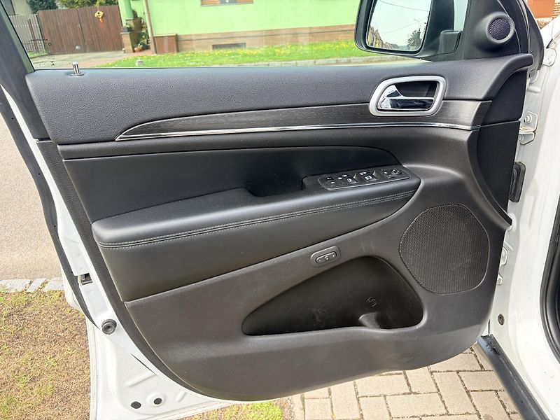 Jeep Grand Cherokee 3.0 V6 CRD 184KW - fotka 12 z 47