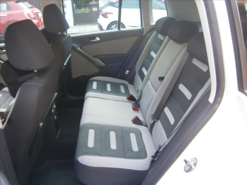 Volkswagen Tiguan 2,0 TDI 4 MOTION 125 KW - fotka 10 z 19