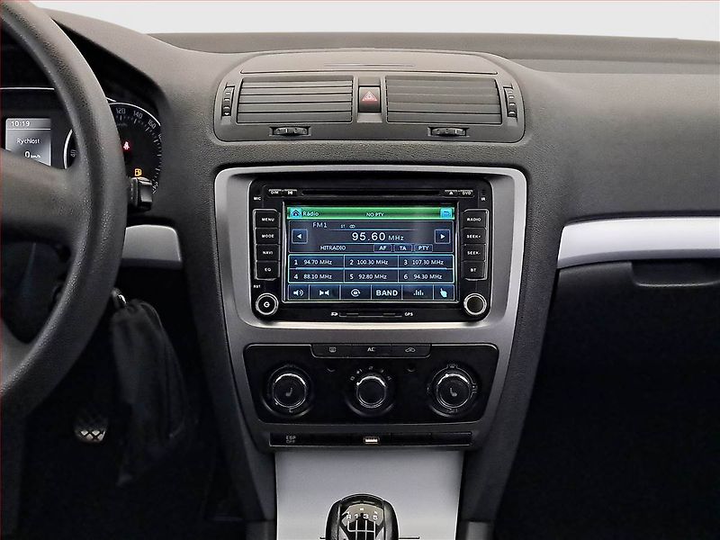 Škoda Octavia (2009) Ambiente 1.8 TSI, Serv.kniha - fotka 12 z 19