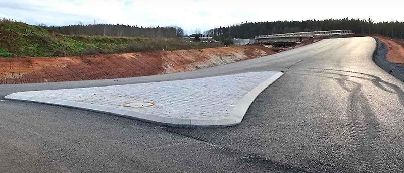 Stavba dálnice D6 u Hořoviček.