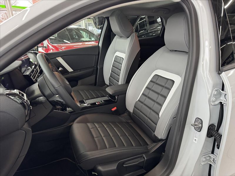 Citroën C4 1,2   MAX Petrol 130k Automati - fotka 9 z 20