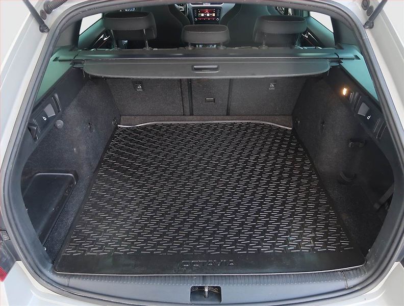 Škoda Octavia (2018) RS 2.0 TDI 4x4 DSG, 4X4 - fotka 14 z 21