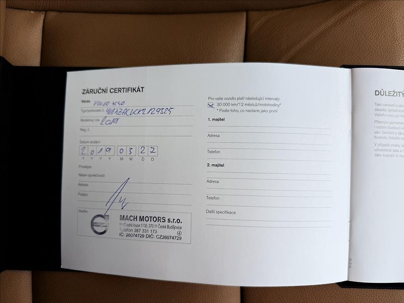 Volvo XC40 2,0 T4 Inscription AWD - fotka 25 z 31