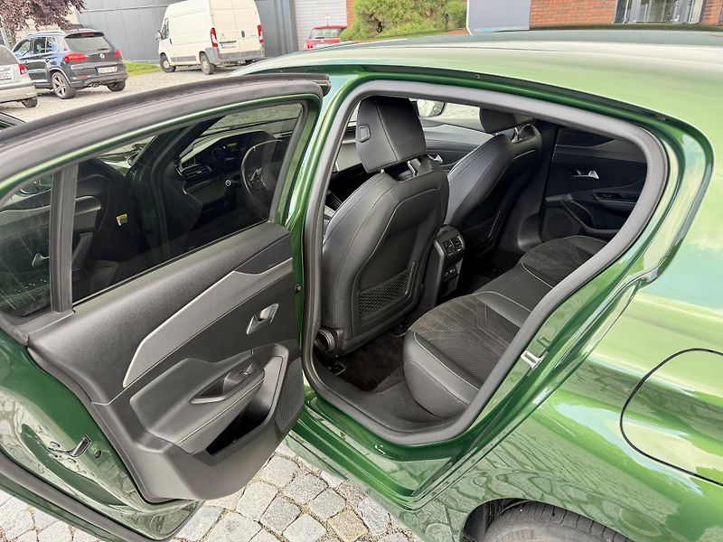 Peugeot 308 (2022) e-GT HYBRID 225 - fotka 21 z 28