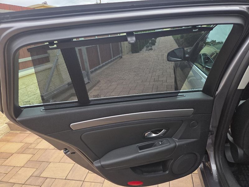 Renault Laguna 2.0dCi GT 131kW BOSE*4CONTROL* - fotka 29 z 38
