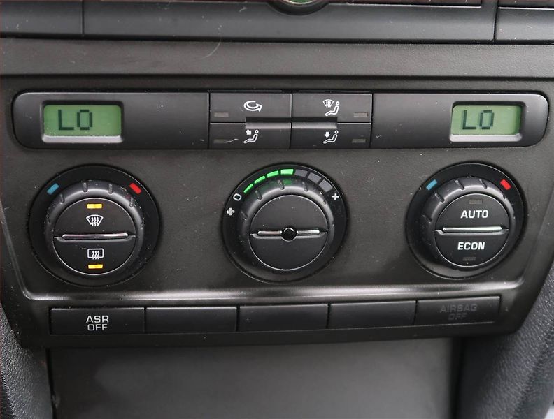 Škoda Octavia (2007) Ambiente 1.6, Serv.kniha - fotka 15 z 15