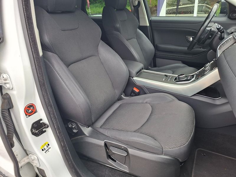 Land Rover Range Rover Evoque (2017) 2.0TD4 110kW 4X4 -NOVÉ V ČR - fotka 23 z 42