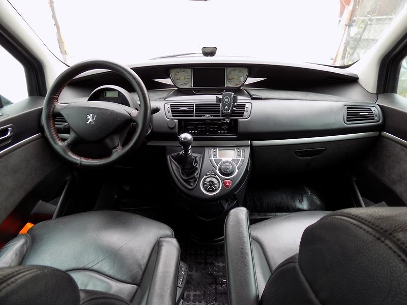Peugeot 807 (2009) 2.0HDi/7.Míst/NAVI/LED/ - fotka 21 z 36