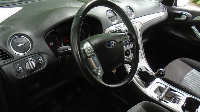 Ford Galaxy 2.0 benzin 107 kw Facelift - fotka 12 z 34